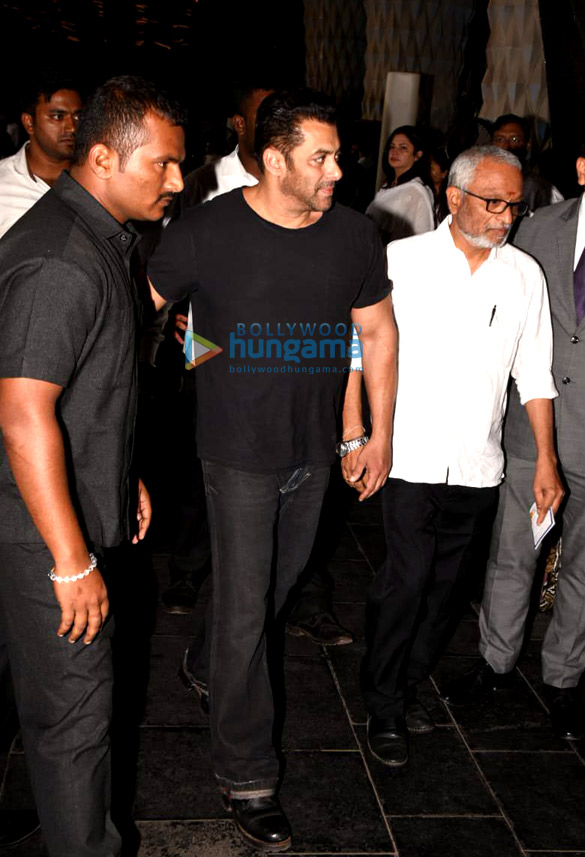 salman khan and swara bhaskar attend prayer meet of late rajkumar barjatya 2