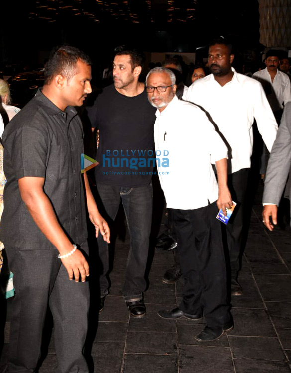 salman khan and swara bhaskar attend prayer meet of late rajkumar barjatya 3