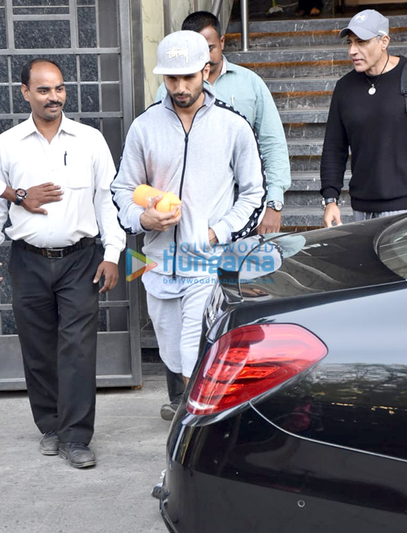 shahid kapoor spotted outside the gym in juhu 3
