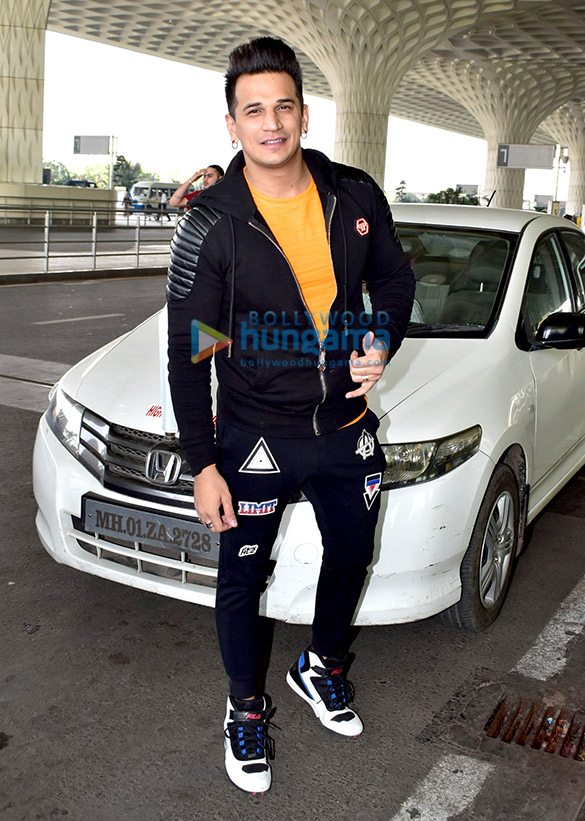 shakti kapoor yuvraj singh pooja chopra and others snapped at the airport 3