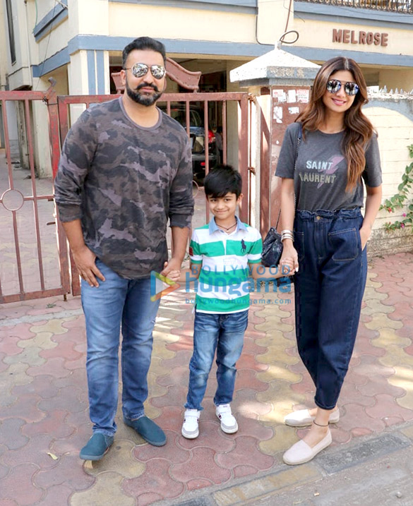 shilpa shetty snapped with family at farmers cafe 3