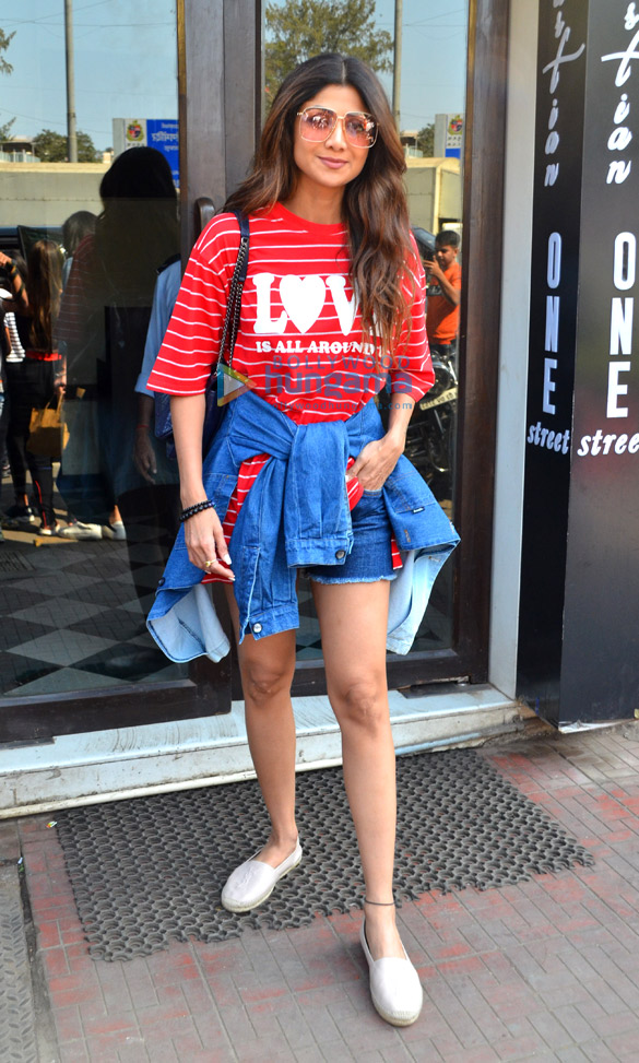 shilpa shetty spotted at bastian in bandra 2