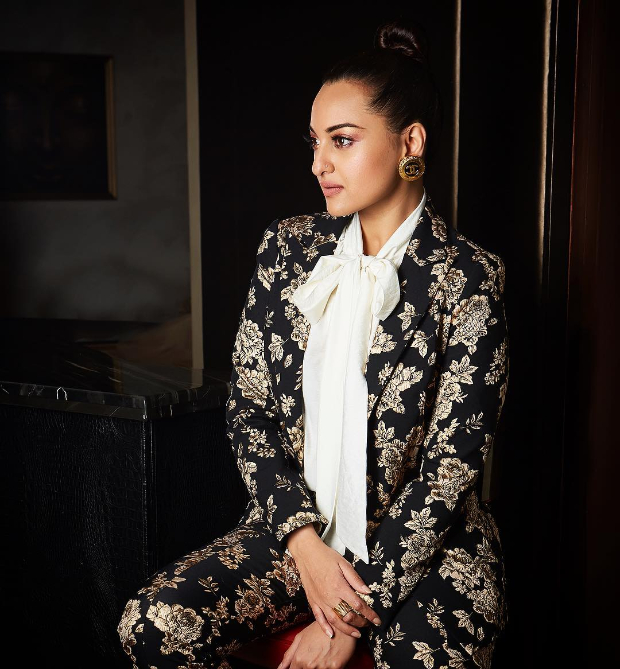 Sonakshi Sinha in Michelle Mason for Brand Vision Awards 2019 (3)