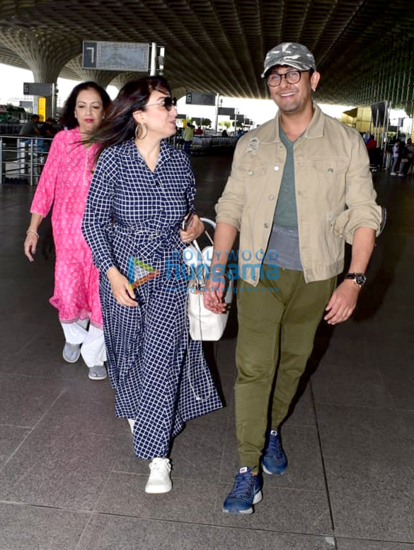 sonu nigam snapped with his family at the airport 1