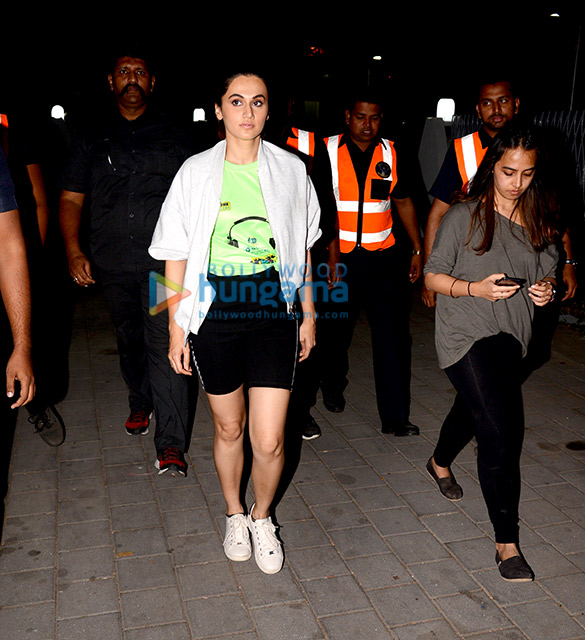 tapsee pannu attends mirchi neon run 5