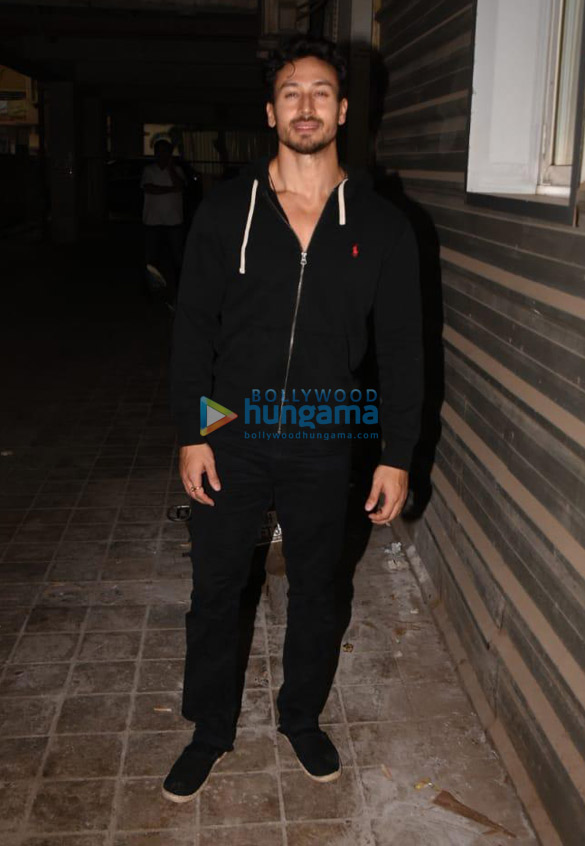 tiger shroff spotted at a dance class in andheri 6