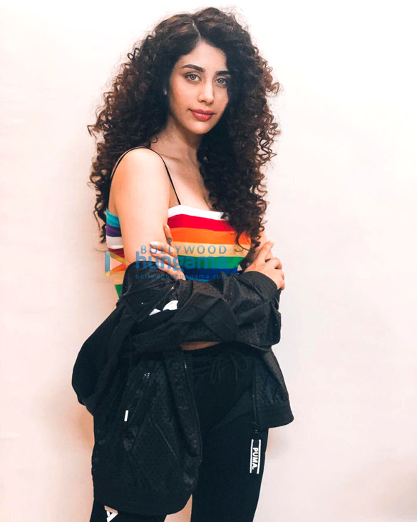 warina hussain 4