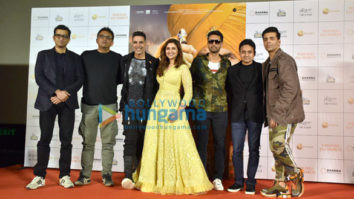 Akshay Kumar, Parineeti Chopra and Karan Johar grace the press conference of Kesari