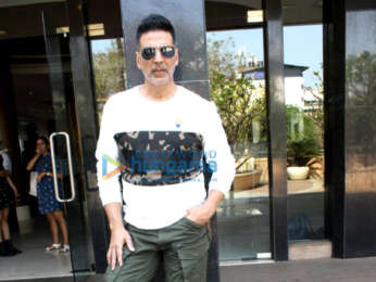 Akshay Kumar snapped promoting Kesari at Novotel in Juhu