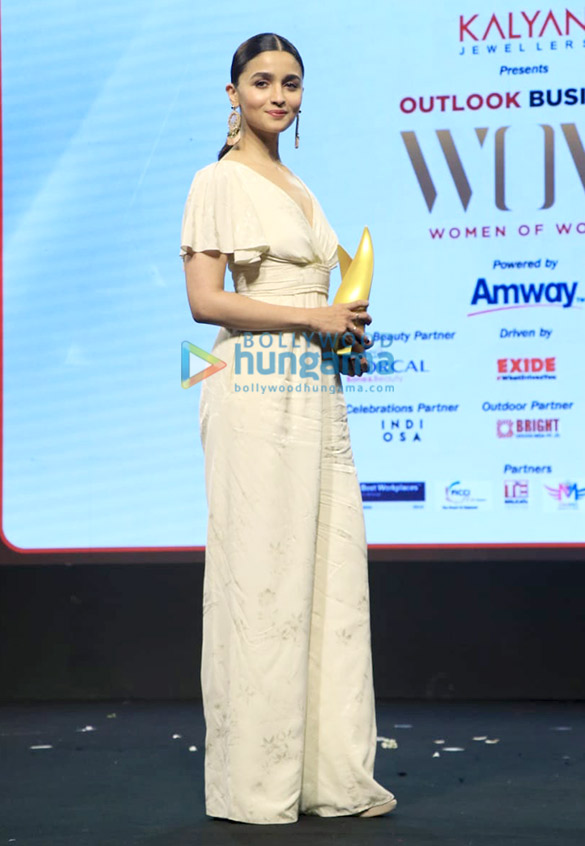 alia bhatt graces 4th edition of outlook business women of worth 2