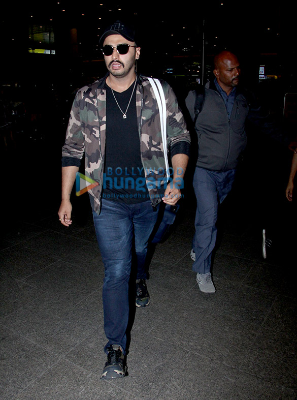 arjun kapoor and ananya pandey snapped at the airport 1