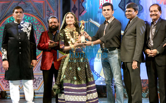 celebs attend 18th transmedia gujarati screen and stage awards 3