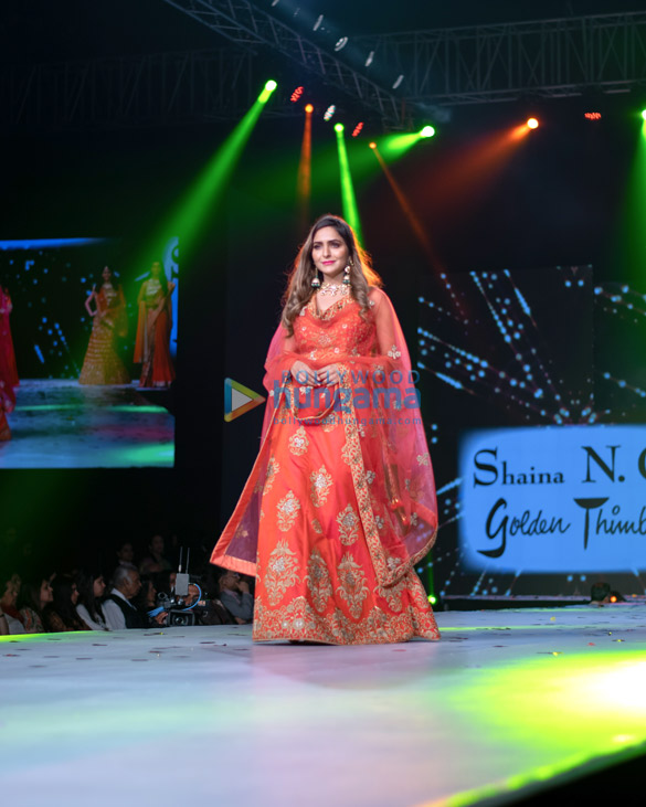 celebs grace abu jani and sandeep khoslas fashion show4 4