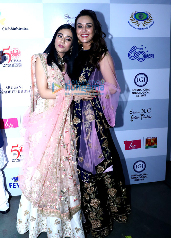 celebs grace abu jani and sandeep khoslas fashion show 9 2