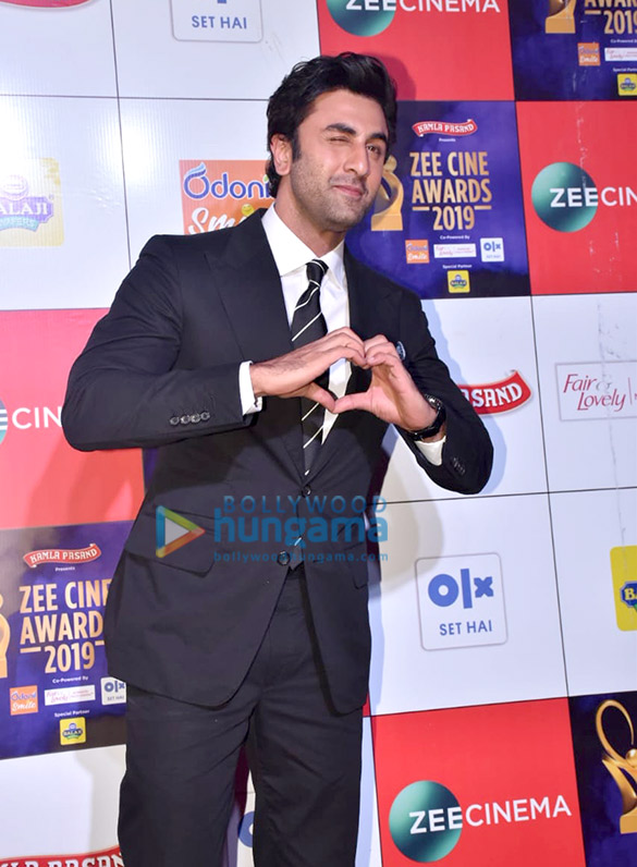 celebs grace zee cine awards 201956 2