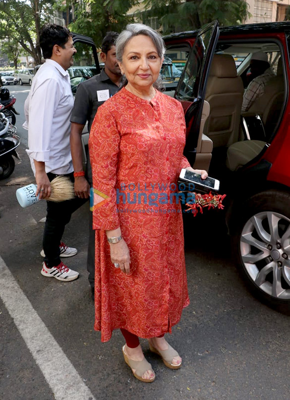 celebs grace the birthday bash of karan johars mom hiroo yash johar 4