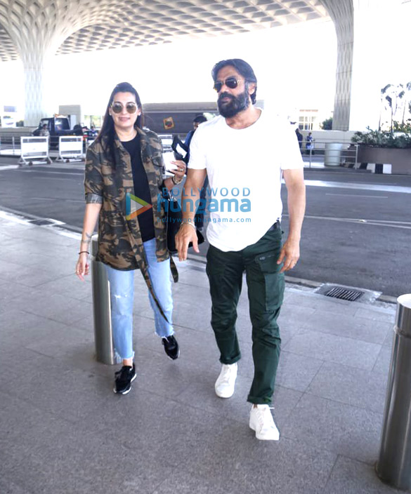 deepika padukone anushka sharma and others snapped at the airport 3