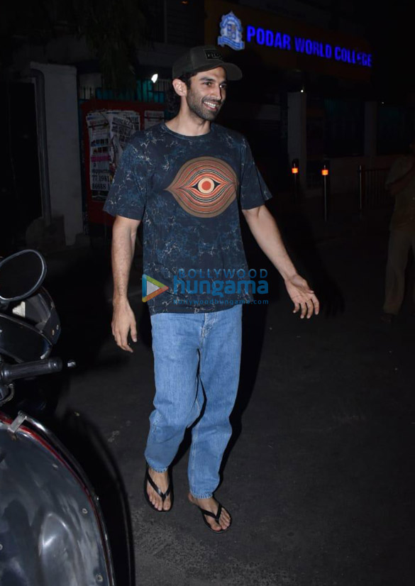 disha patani aditya roy kapur and elli avrram spotted at mukesh chhabras office in juhu 5