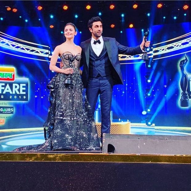 Filmfare Awards 2019: Alia Bhatt says 'I love you' to Ranbir Kapoor as he blushes endlessly