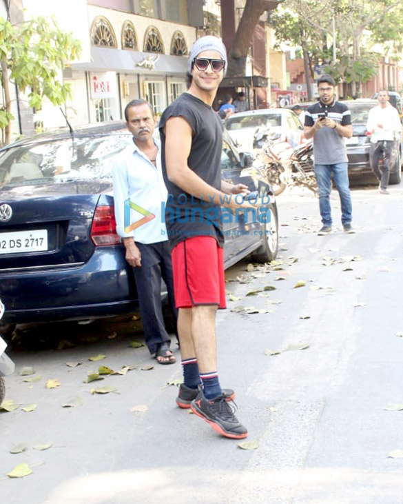 ishaan khatter snapped at kitchen garden 3 2