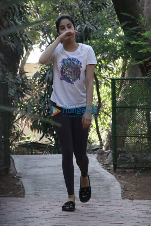 janhvi kapoor spotted at a dance class in bandra 1