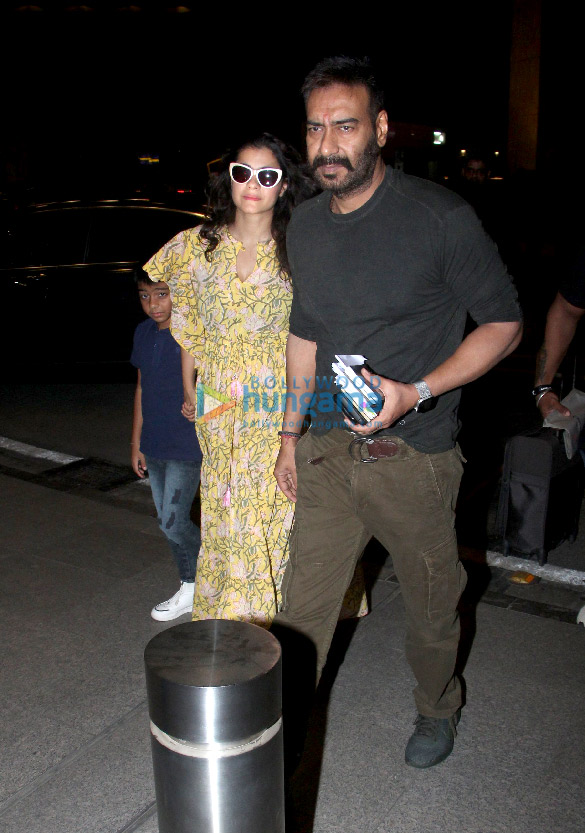 Kajol, Ajay Devgn, Sara Ali Khan and others snapped at the airport Kajol, Ajay Devgn, Sara Ali Khan and others snapped at the airport
