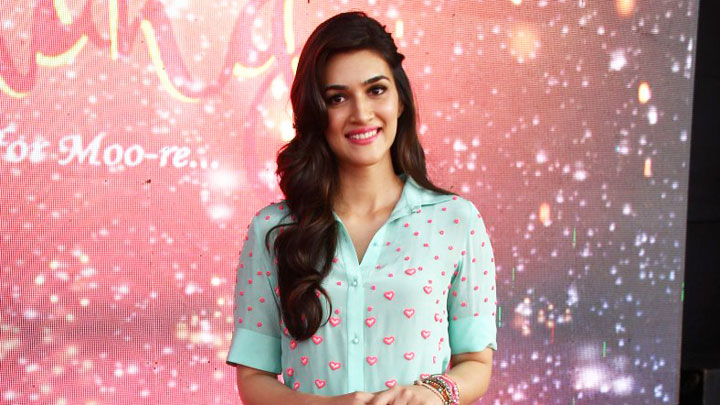 Kriti Sanon: “Ranbir Kapoor is Male Madhuri Dixit when It comes to Expressions”| Twitter Fan Questions