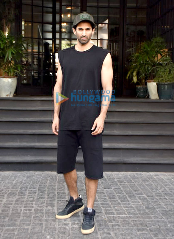 kriti sanon and aditya roy kapur snapped at soho house in juhu 2
