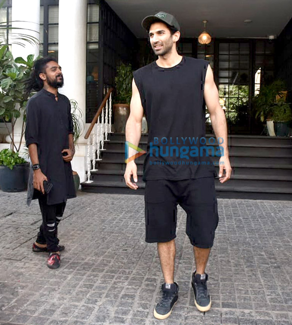 kriti sanon and aditya roy kapur snapped at soho house in juhu 4