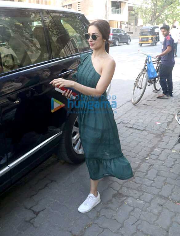 malaika arora spotted at muah salon 1