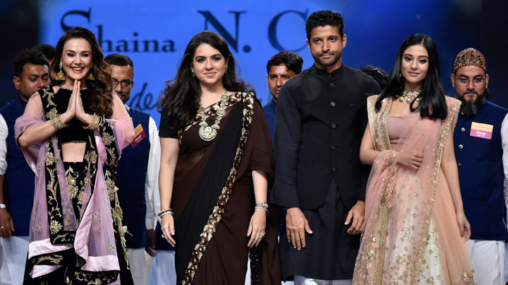 Preity Zinta, Farhan Akhtar & Amrita Rao on ramp for Abu Jani Sandeep Khosla show