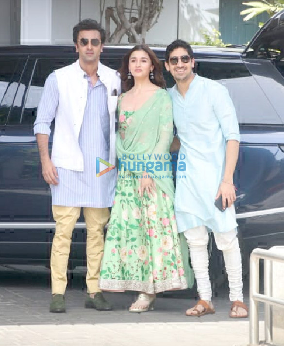 ranbir kapoor alia bhatt and ayan mukerji snapped at the airport 2