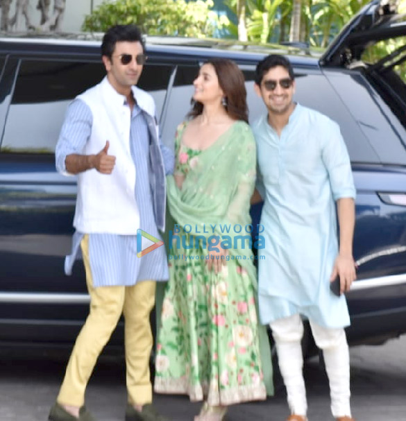 ranbir kapoor alia bhatt and ayan mukerji snapped at the airport 4