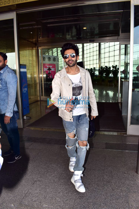 ranveer singh deepika padukone shraddha kapoor and others snapped at the airport1 2