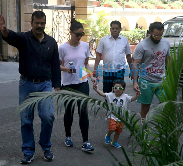 saif ali khan kareena kapoor khan and taimur ali khan snapped in bandra 2