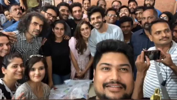 Sara Ali Khan and Kartik Aaryan celebrate their Filmfare Awards and Zee Cine Awards win on Imtiaz Ali's film set