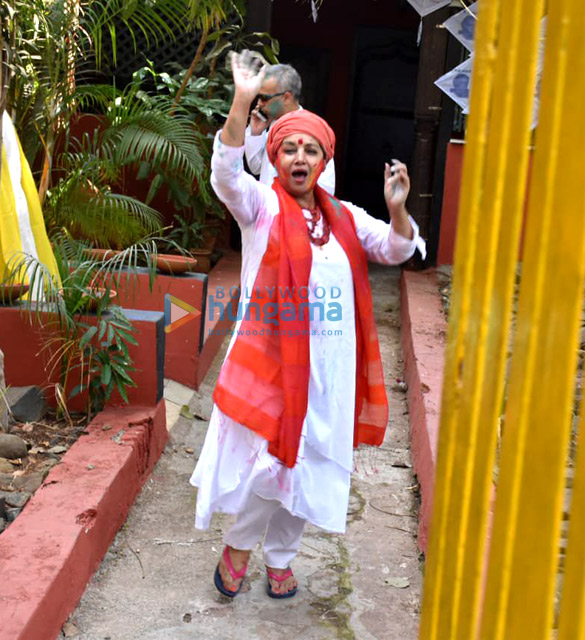 shabana azmi and javed akhtar snapped during holi 2019 celebration in juhu 4