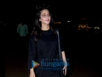 Shah Rukh Khan, Janhvi Kapoor, Dia Mirza and others snapped at the airport