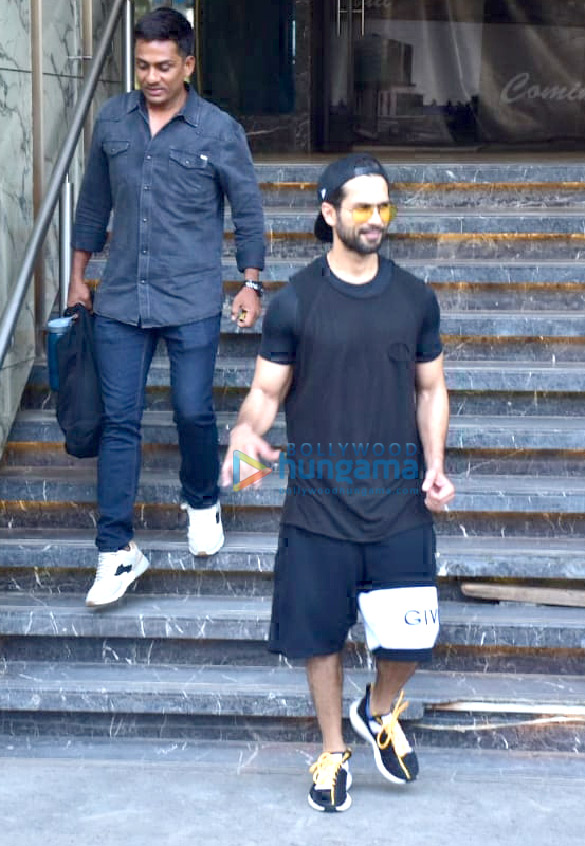 shahid kapoor spotted at gym in juhu 2