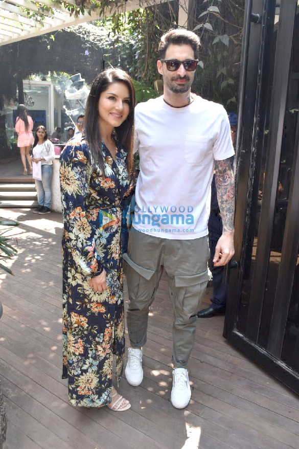 sunny leone and daniel webber snapped in juhu 1