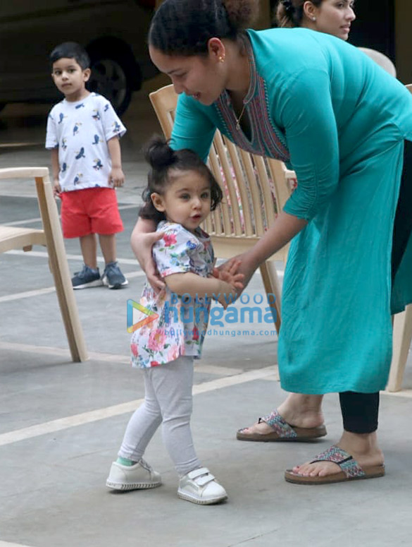 taimur ali khan and inaaya naumi kemmu spotted at playschool 3