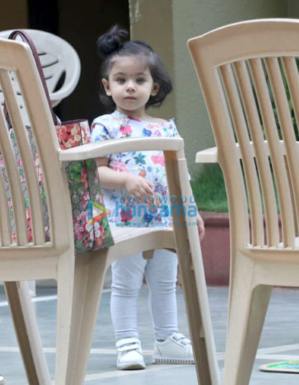taimur ali khan and inaaya naumi kemmu spotted at playschool 4