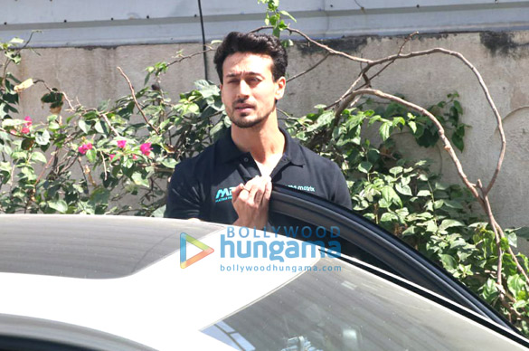 tiger shroff and krishna shroff promote matrix fight night at mma matrix in bandra 6