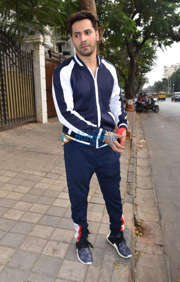 varun dhawan spotted at a clinic in juhu 3