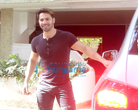 varun dhawan spotted at a dance class in juhu 2
