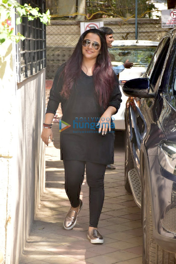 vidya balan spotted at ouside satyam dance class in juhu 3