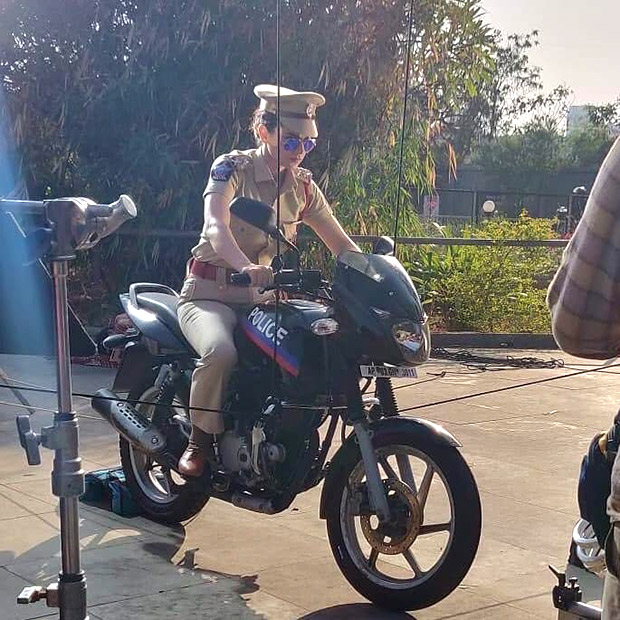 Kangana Ranaut sporting the badass cop look on the sets of Mental Hai Kya leaves everyone stumped! [See photos]