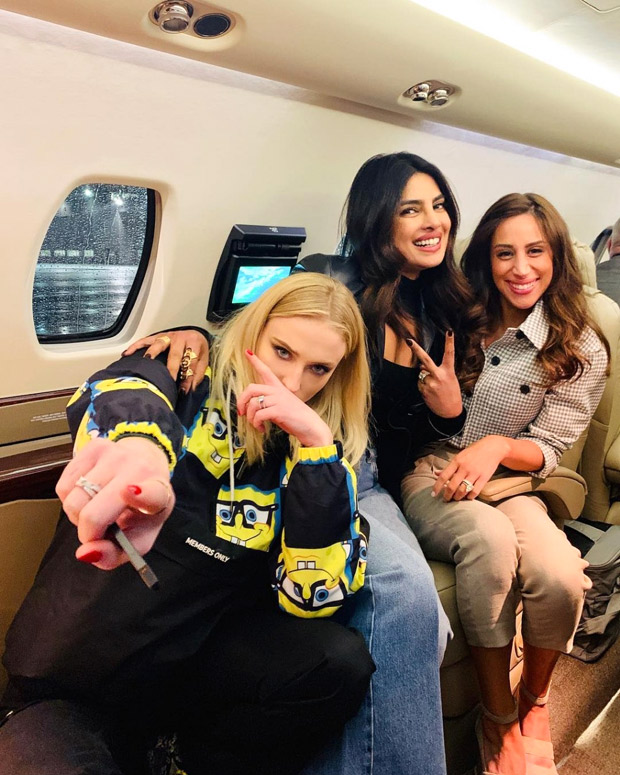 Priyanka Chopra chills with her sisters-in-law and Jonas brothers and it is all about BONDING! [See photos]