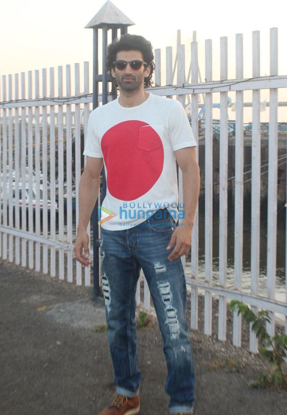 aditya roy kapur snapped at ab celestial in bandra 6
