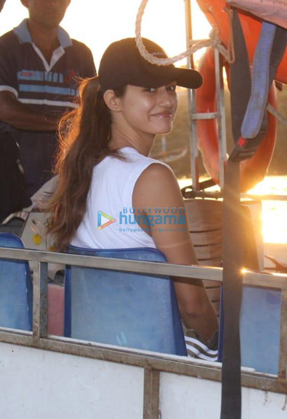 akshay kumar disha patani and aditya roy kapur spotted in versova 1